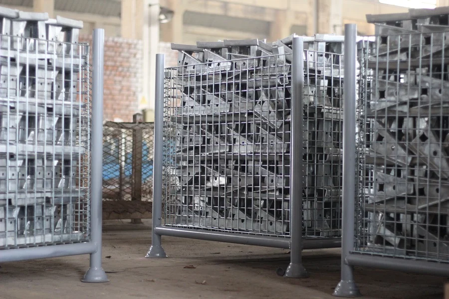 edge protection attachment in pallet